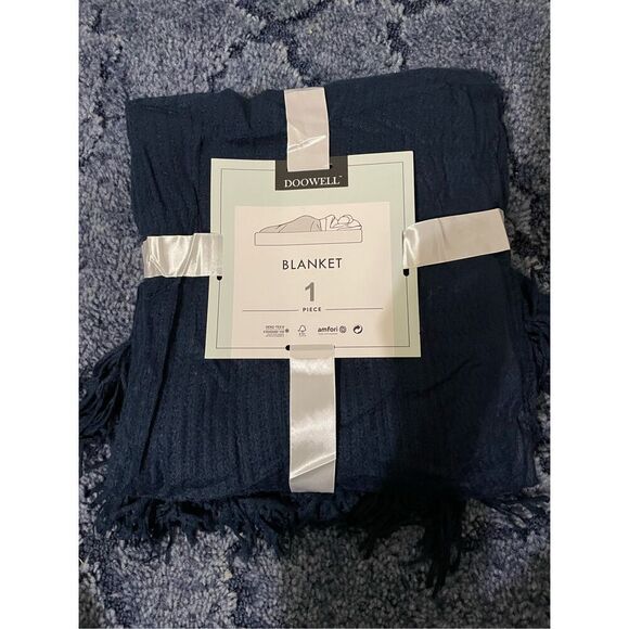 Brand New Doowell 1 Piece Navy Blue Ultra Plush Throw Blanket - Picture 1 of 3